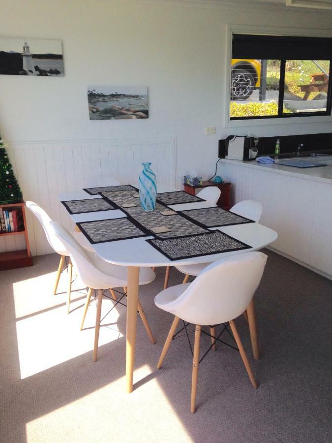 Kingfisher Cottage Beachfront At The Binalong Bay מראה חיצוני תמונה